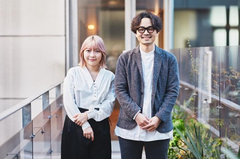 写真左=株式会社arca代表・辻愛沙子、右=QO株式会社代表・恒藤優